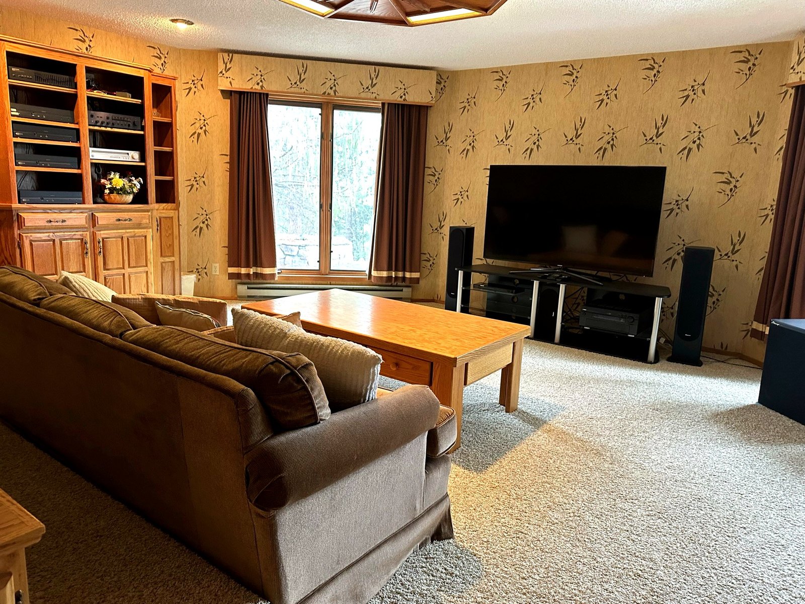 Home theatre for corporate retreats and presentations at Flathead Lake